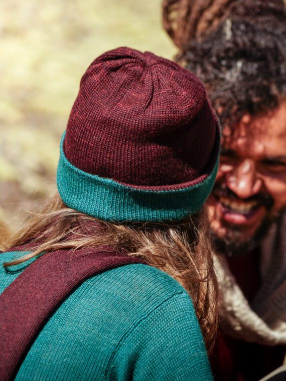 baby-alpaca-naturally-dyed-beanie-emerald-purple-adults-04