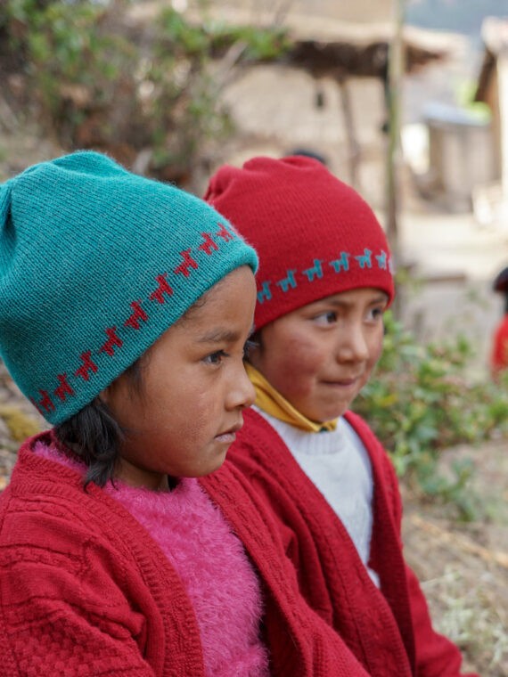 baby-alpaca-naturally-dyed-hat-loop-blue-kids-05