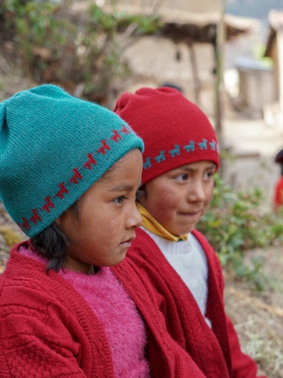 baby-alpaca-naturally-dyed-hat-loop-blue-kids-05