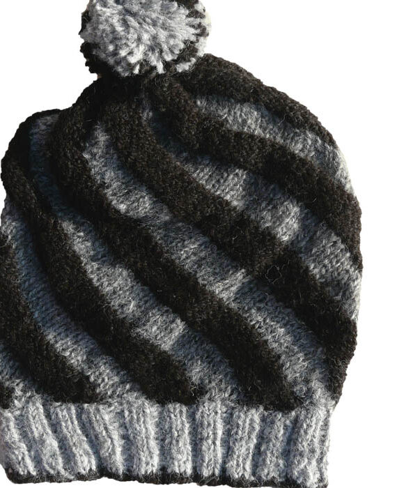 web 109041TU mütze zopf bommel grau schwarz